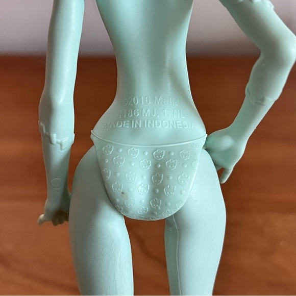 Monster High Frankie Stein Fashion Doll No Accessories Or Clothing 2008 Mattel - Picture 6 of 7